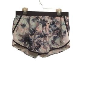 WOMENS UNDER ARMOUR RUNNING SHORTS